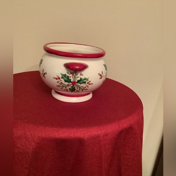 Small Christmas casserole dish Microwave & Dishwasher safe oval 5 1/2” X 6 1/2” - Picture 2 of 3